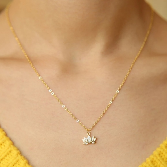🌸gold plated yoga lotus flower necklace - Picture 4 of 4